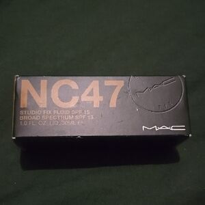 MAC Studio Fix Fluid SPF 15 Foundation NC47
